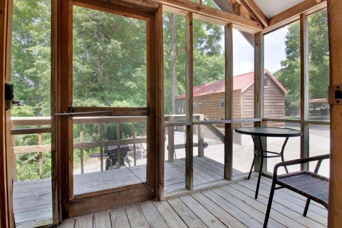 Charming Log Cabin In Bloomington Kültér fotó