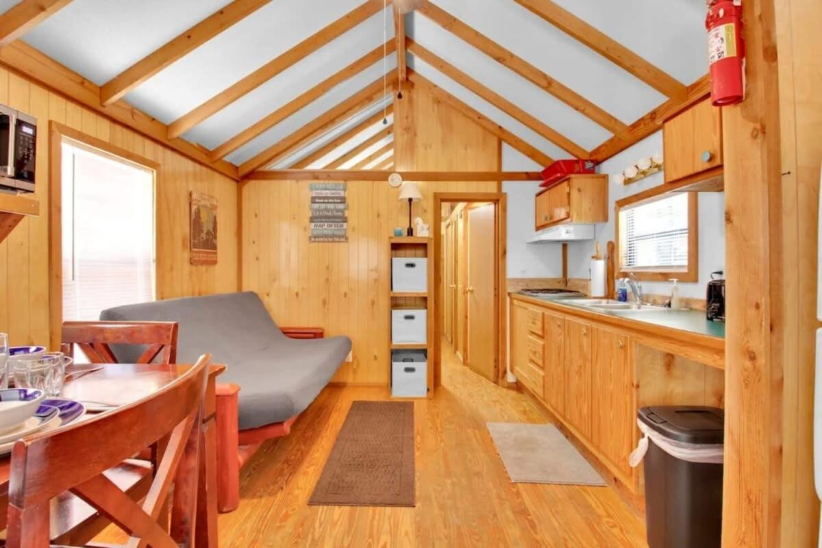 Charming Log Cabin In Bloomington Kültér fotó
