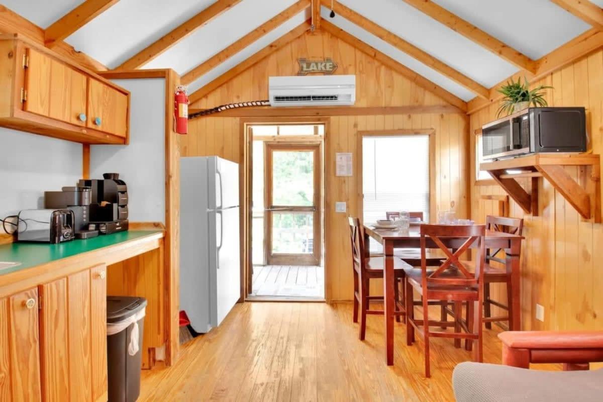 Charming Log Cabin In Bloomington Kültér fotó